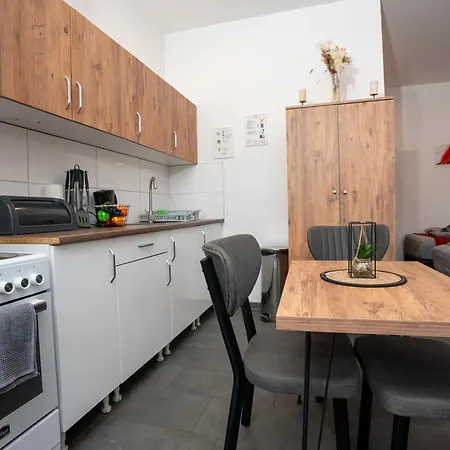 Serviceroom24 - 3 In Hoch Wlan - Smart-tv - 24-7 Check-in Und Kueche