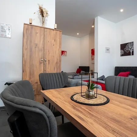 Apartment Serviceroom24 - 3 In Hoch Wlan - Smart-tv - 24-7 Check-in Und Kueche *